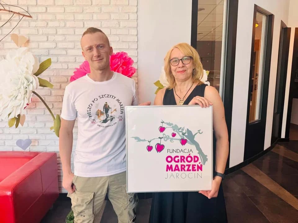 Wyzwanie ma charakter charytatywny. Szymon uruchomił zbiórkę na rzecz podopiecznych Fundacji Ogrodu Marzeń.