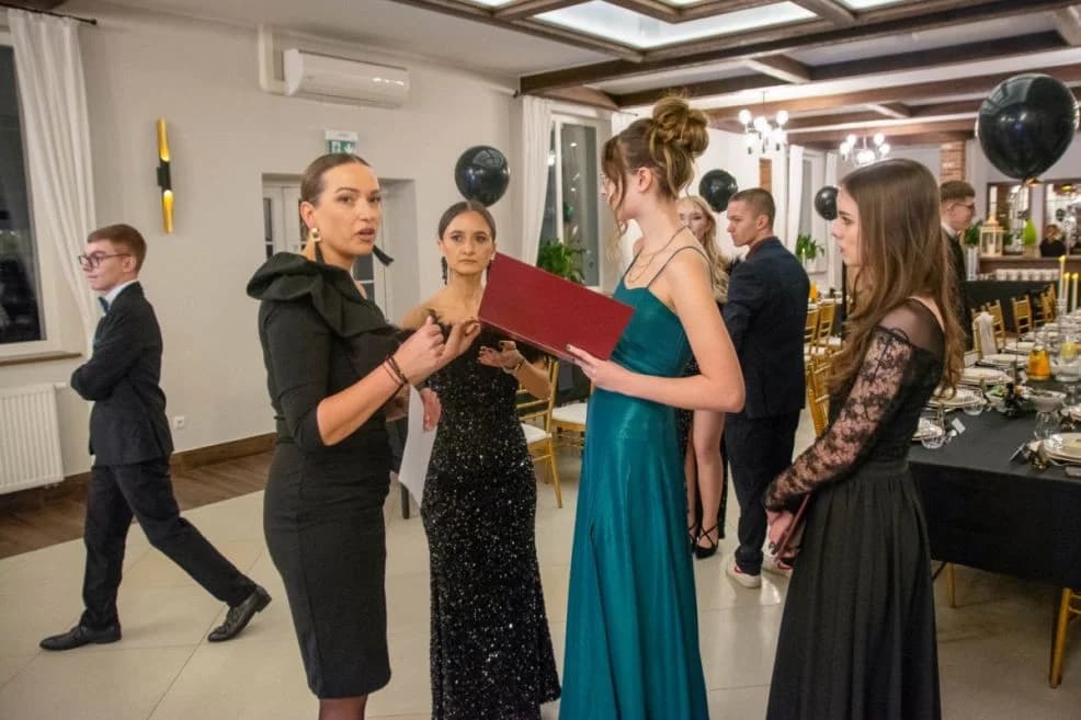 Studniówki 2026. Zabawa licealistów z Zespołu Szkół Społecznych w Jarocinie [ZDJĘCIA] — zdjęcie 3 z 116