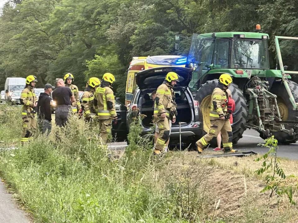 Kolizja na drodze powiatowej Jarocin - Żerków — zdjęcie 2 z 6