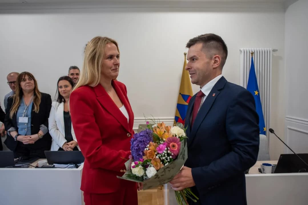 Radni nie mają zaufania do burmistrza, choć finanse oceniają dobrze. Posypały się zarzuty, wspomniano o referendum [ZDJĘCIA]