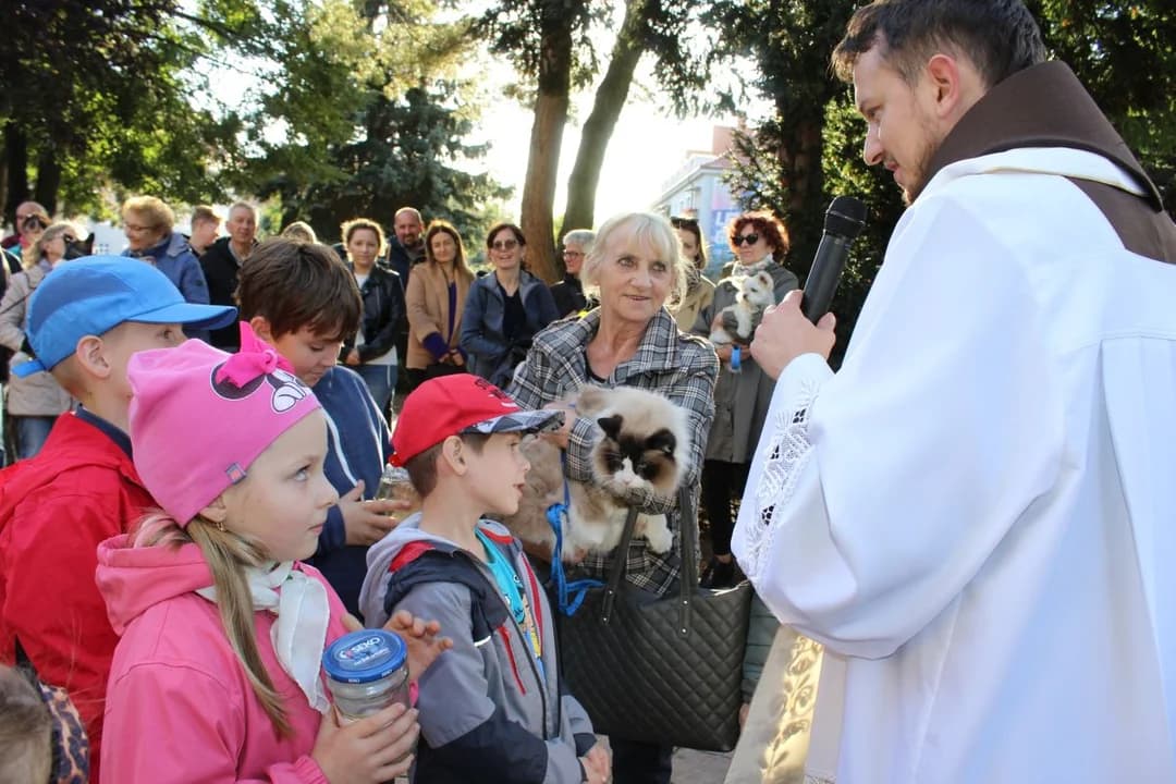 Błogosławieństwo zwierząt po raz drugi na na odpuście u franciszkanów w Jarocinie [ZDJĘCIA]