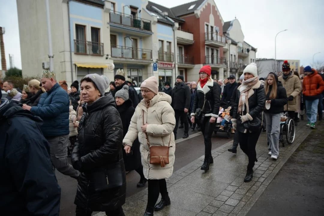 14. Jarocińskie Kolędowanie z Orszakiem Trzech Króli. Najwięcej było przedszkolaków  [ZDJĘCIA]