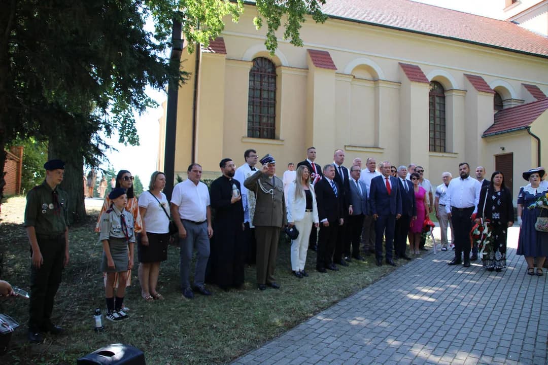 W sobotę, 15 sierpnia, w dniu Święta Wojska Polskiego oraz w rocznicę zwycięskiej Bitwy Warszawskiej z 1920 roku, w Górze odbyły się uroczyste obchody upamiętniające bohaterów z terenu powiatu jarocińskiego, którzy polegli w wojnie polsko‑bolszewickiej.