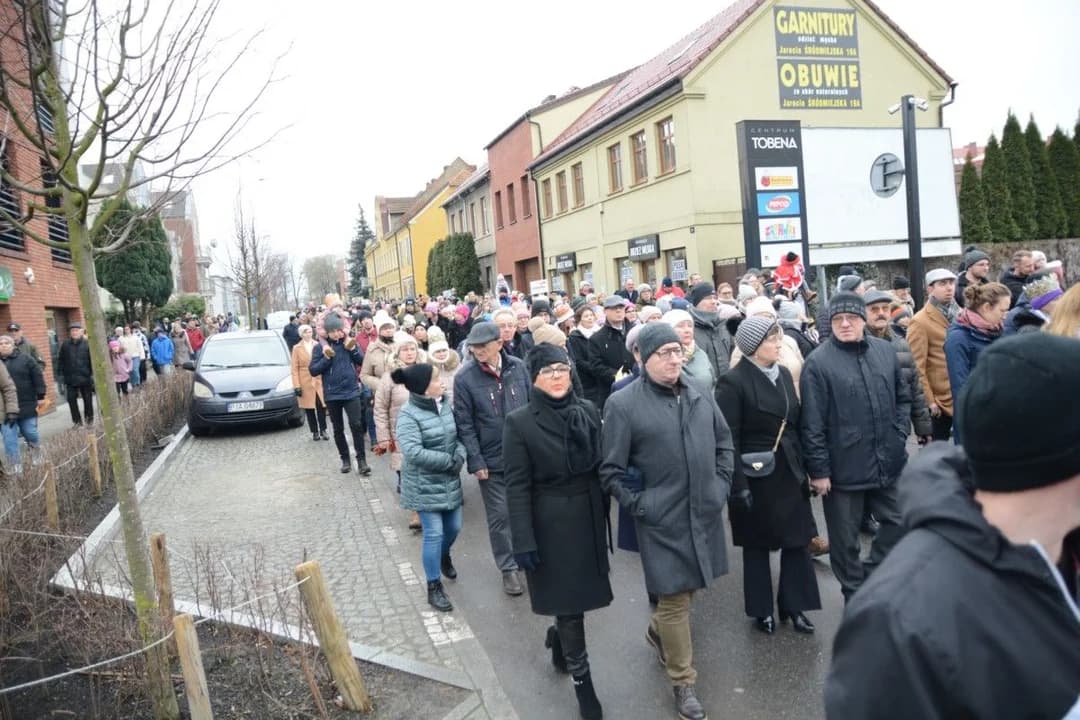 14. Jarocińskie Kolędowanie z Orszakiem Trzech Króli. Najwięcej było przedszkolaków  [ZDJĘCIA]