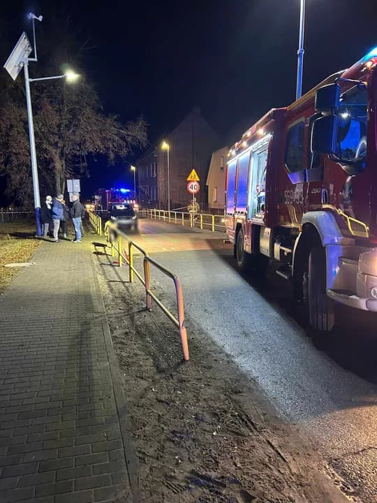 Na miejscu pracowali strażacy z KP PSP w Pleszewie, OSP Dobrzyca i OSP Sośnica