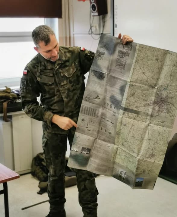Żołnierze z 16. Jarocińskiego Batalionu Remontu Lotnisk szkolą uczniów [ZDJĘCIA] — zdjęcie 2 z 5