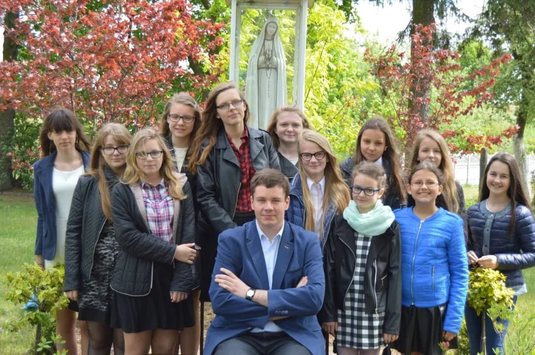 10-lecie scholi "Cieleckie Słowiki" z parafii św. Małgorzaty w Cielczy  pod dyrekcją Patryka Urbaniaka — zdjęcie 2 z 51