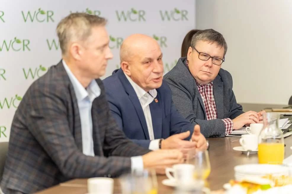 Wiceminister Miłosz Motyka w Wielkopolskim Centrum Recyklingu w Jarocinie — zdjęcie 3 z 12