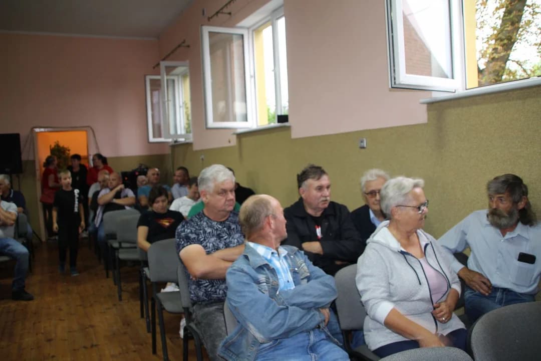 Protestują przeciwko fermie w Twardowie. Zbierają pieniądze, by przeciwstawić się planom inwestora — zdjęcie 3 z 54