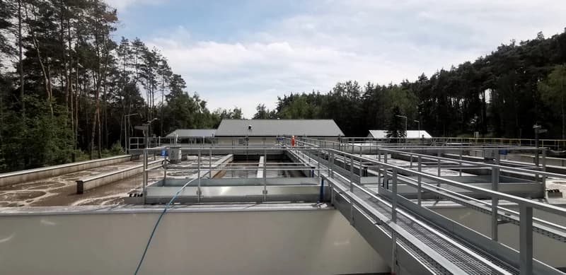 Modernizacja i rozbudowa istniejącej oczyszczalni ścieków w Boguszynie W ramach modernizacji i rozbudowy oczyszczalni, została zwiększona przepustowość oczyszczalni z 296 m3/d do 900 m3/d. • koszt inwestycji: 6.203.031 zł Na realizację inwestycji gmina uzyskała pożyczkę długoterminową z WFOŚiGW w kwocie 5.043.115 zł.