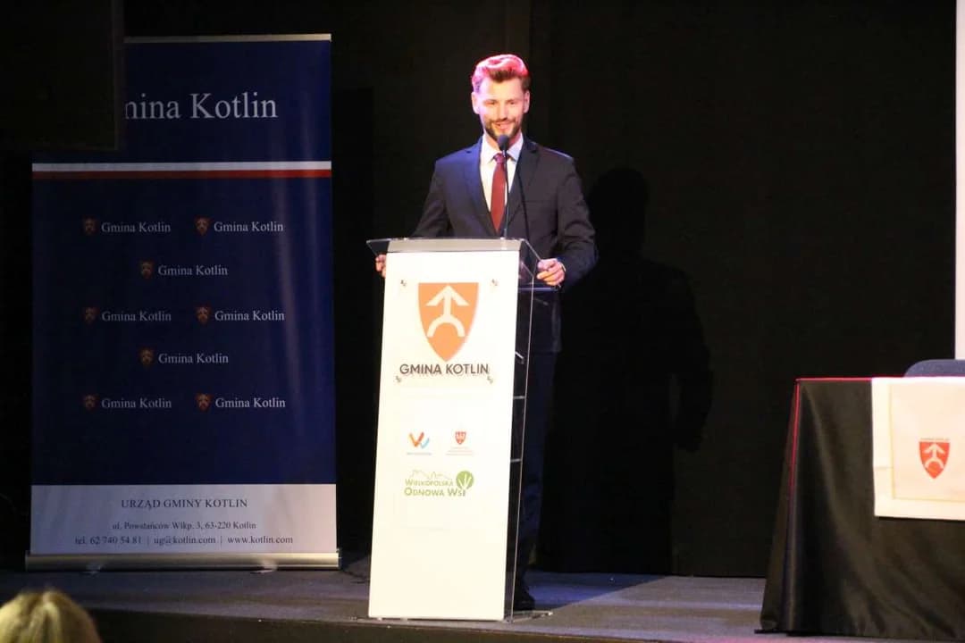 Gospodarzem wydarzenia był wójt gminy Kotlin, Paweł Wyremblewski, który powitał licznie przybyłych gości.