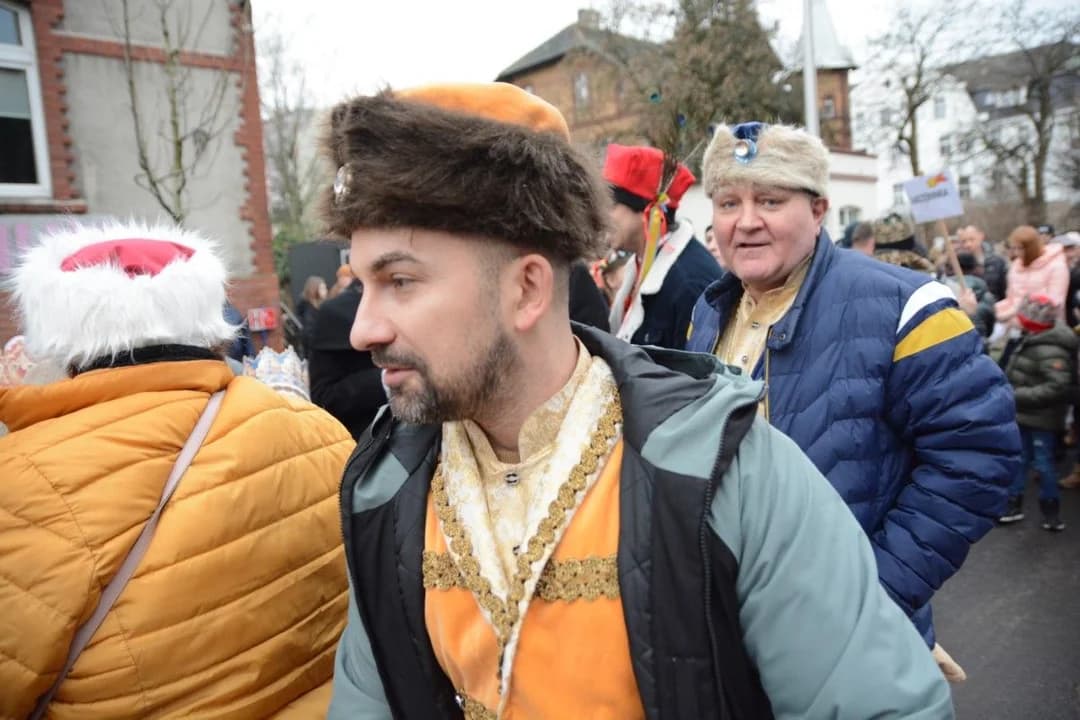 14. Jarocińskie Kolędowanie z Orszakiem Trzech Króli. Najwięcej było przedszkolaków  [ZDJĘCIA]