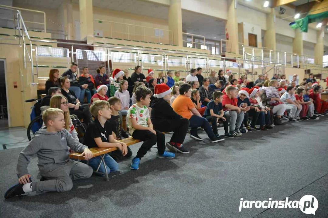 Wyjątkowe Mikołajki w Szkole Podstawowej nr 2 w Jarocinie [ZOBACZ ZDJĘCIA] — zdjęcie 6 z 119