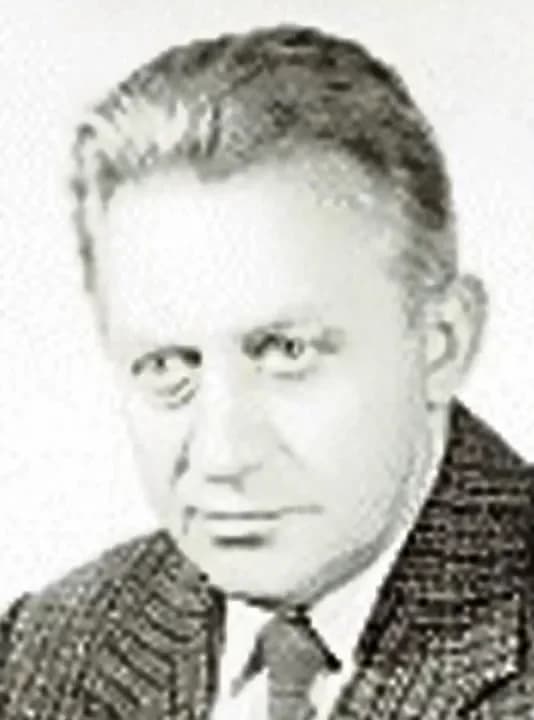 Nauczyciel geografii i przysposobienia obronnego w Technikum Przemysłu Drzewnego w Jarocinie, gdzie pracował od 1963 roku. Był jednym z animatorów wybudowania przy szkole krytej strzelnica. W internacie, zlokalizowanym przy samej szkole, był także wychowawcą młodzieży. Stanisław Kędziora urodził się 26 kwietnia 1934 roku we Wrześni. W 1953 roku, jako absolwent Państwowego Liceum Pedagogicznego w Poznaniu, rozpoczął swoją nauczycielską drogę w Szkole Podstawowej w Ściennym na Pomorzu Zachodnim. W 1962 roku ukończył studia magisterskie na Wydziale Geografii Wyższej Szkoły Pedagogicznej w Gdańsku. W tym samym czasie objął również stanowisko podinspektora szkolnego we Wrześni. Po ponad dwudziestu latach pracy w technikum, w 1975 roku został powołany na stanowisko wizytatora metodyka przysposobienia obronnego w Kuratorium Oświaty i Wychowania w Kaliszu. Cały czas prowadził jednak zajęcia z młodzieżą. Ukończył studium podyplomowe dla wizytatorów, a w 1984 roku uzyskał trzeci, najwyższy, stopień specjalizacji zawodowej. Jako wizytator i metodyk dużo czasu poświęcał doskonaleniu bazy dydaktycznej. Propagował sporty obronne oraz wiedzę z zakresu obrony cywilnej. Dzięki jego zaangażowaniu drużyny z nadzorowanego przez niego rejonu wielokrotnie zdobywały najwyższe miejsca w konkursach i zawodach. Za swoją działalność w dziedzinie wojskowości otrzymał stopień majora, a za osiągnięcia w pracy dydaktyczno-wychowawczej został odznaczony m.in.: Krzyżem Kawalerskim Orderu Odrodzenia Polski, Złotym Krzyżem Zasługi i Medalem Komisji Edukacji Narodowej. Na emeryturę przeszedł w 1991 roku. „Przez wiele lat z pasją i zaangażowaniem uczył geografii, zarażając młodzież pasją do turystyki. Organizował rajdy i obozy wędrowne, które dla wielu uczniów były niezapomnianymi przygodami i lekcjami życia. Propagował sporty obronne oraz wiedzę z zakresu obrony cywilnej. Dzięki jego zaangażowaniu drużyny z nadzorowanego przez niego rejonu wielokrotnie zdobywały najwyższe miejsca w konkursach i zawodach. Z jego inicjatywy i pod jego kierunkiem powstała przy szkole, jedyna wówczas w województwie, kryta strzelnica do broni małokalibrowej" - napisano we wspomnieniu zamieszczonym na fanpage'u Zespołu Szkół Ponadpodstawowych nr 1 w Jarocinie. Stanisław Kędziora odszedł 9 sierpnia. Msza święta żałobna została odprawiona w środę w kościele św. Antoniego Padewskiego w Jarocinie. Spoczął na jarocińskim Cmentarzu Komunalnym. Miał 91 lat.
