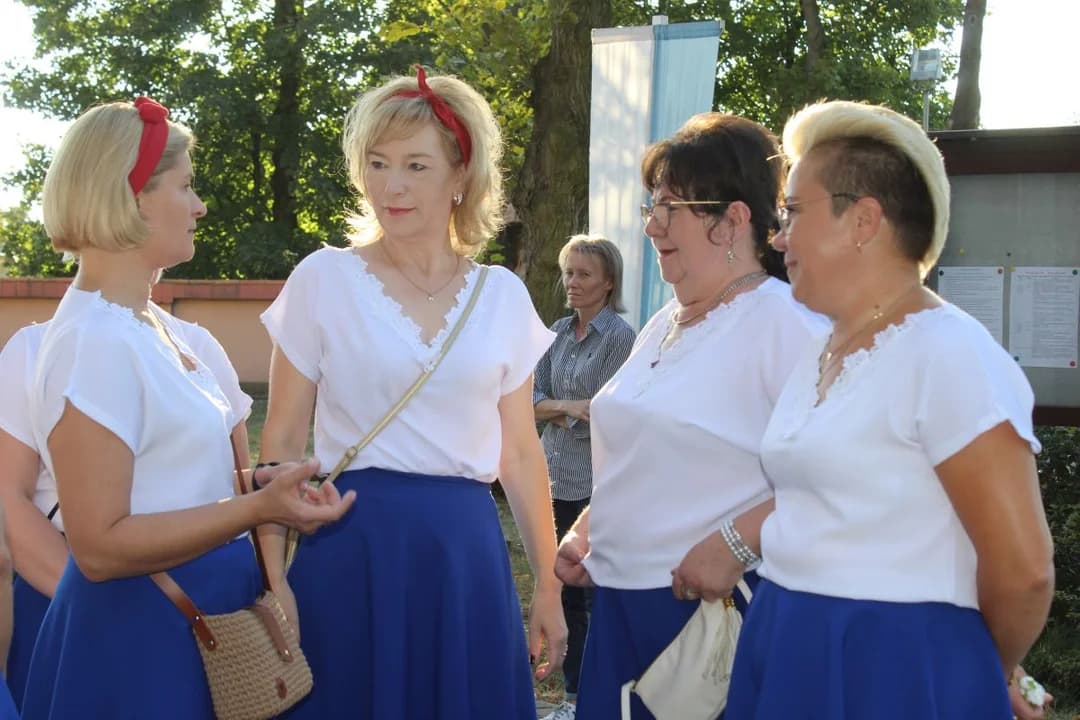 Uroczystość Matki Bożej Cieleckiej w parafii św. Małgorzaty w Cielczy z zawierzeniem KGW z gminy Jarocin — zdjęcie 3 z 166