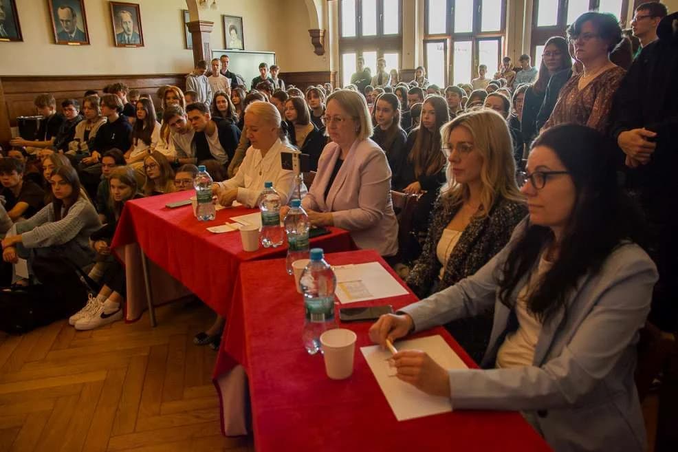 Konkurs Piosenki Obcojęzycznej w Liceum Ogólnokształcącym w Jarocinie — zdjęcie 3 z 60