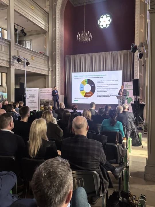 Konferencja "Zielona Perspektywa SGB" w Ostrowie Wlkp., czyli co  banki spółdzielcze mogą zaoferować przedsiębiorcom [ZDJĘCIA] — zdjęcie 2 z 5
