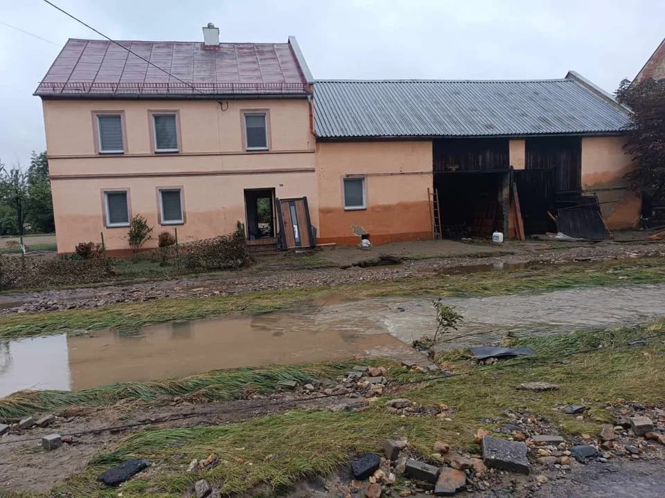 Jarocińscy strażacy walczą ze skutkami powodzi na południu Polski
