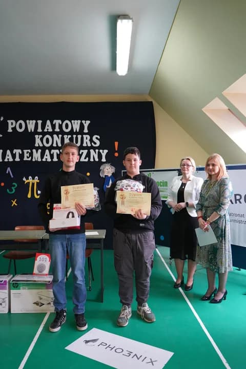20 drużyn z powiatu jarocińskiego zmagało się z matematyką, a sześć z historią. Dwa powiatowe konkursy w "dwójce" [ZDJĘCIA] — zdjęcie 4 z 14