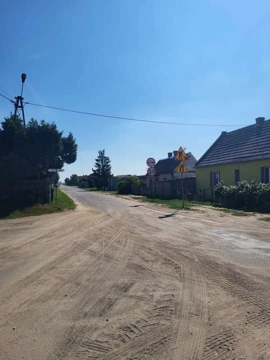 Zakończyła się przebudowa drogi powiatowej Żerków - Bieździadów [ZDJĘCIA]
