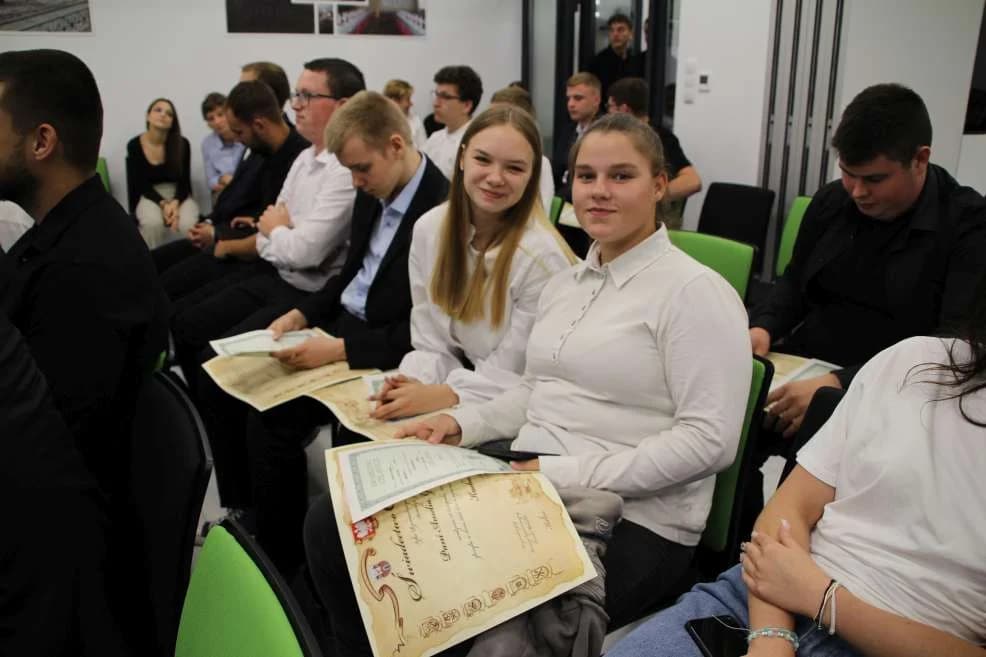 W Jarocinie odbyła się uroczysta ceremonia Wyzwolin Czeladniczych, czyli przejścia z ucznia na czeladnika [ZDJĘCIA, SONDA]