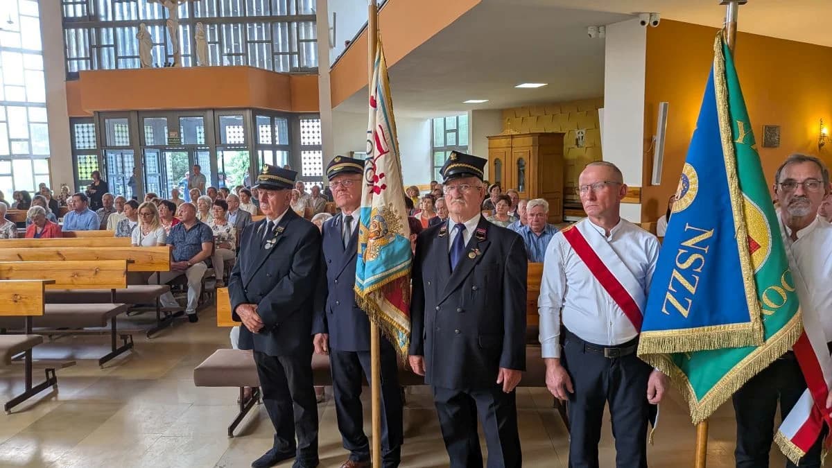 Jarocin pamięta o Wołyniu. Nowa tablica u Franciszkanów hołdem dla niemal 100 tys. pomordowanych Polaków [ZDJĘCIA, WIDEO] — zdjęcie 6 z 24