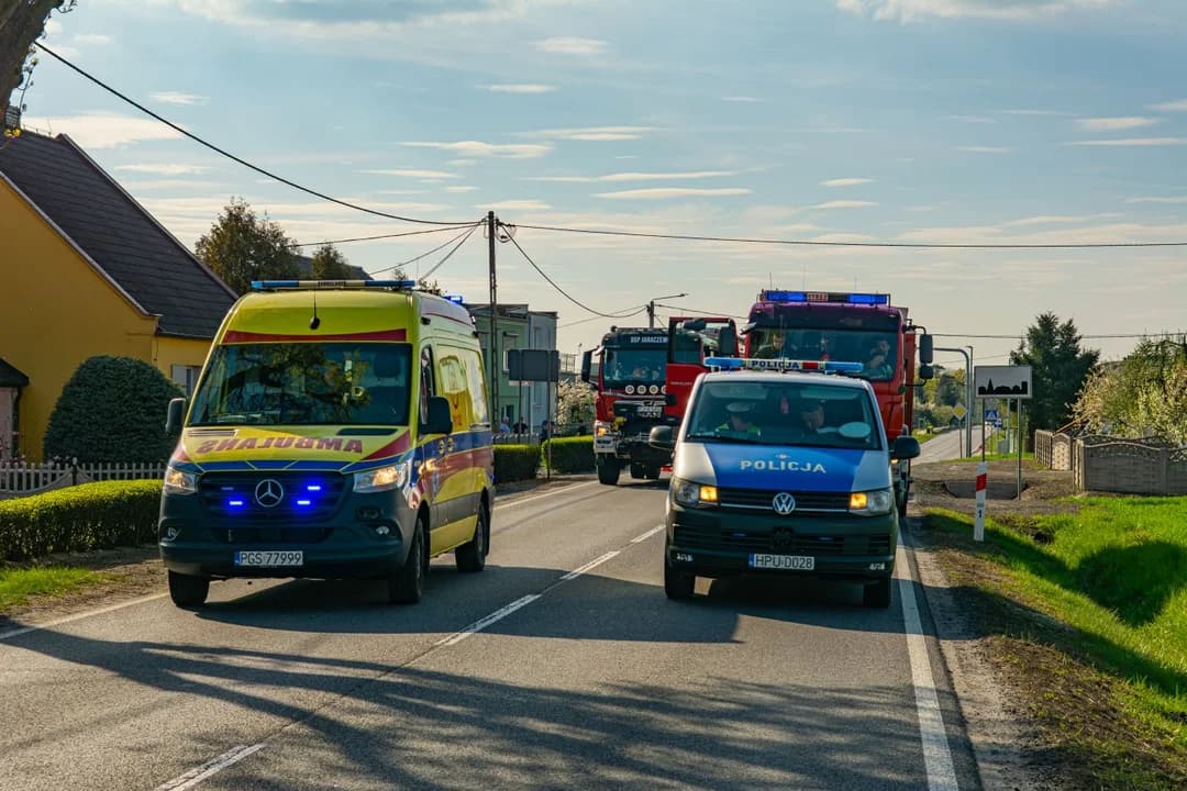 Zderzenie motocyklisty z autem dostawczym na DK 12 w Jaraczewie