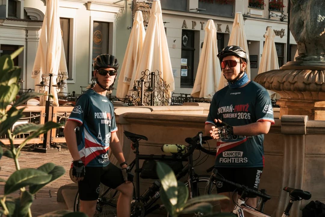 Mieszkający w Jarocinie Florian Pelec i Miłosz Kaliński mają po 19 lat. Są uczniami poznańskiego Zespołu Szkół Komunikacji im. Hipolita Cegielskiego, gdzie kształcą się na techników elektroenergetyków transportu szynowego.