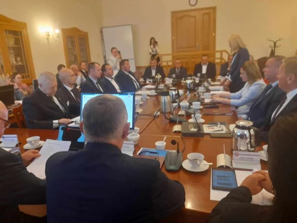Pierwsza sesja Rady Powiatu Jarocińskiego VII kadencji — zdjęcie 5 z 72