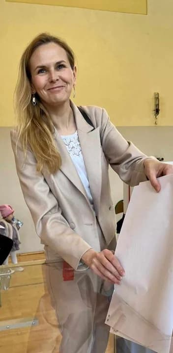 Kandydaci w pierwszej turze wyborów na burmistrza Jarocina. Urszula Wyremblewska - Korzyniewska, Razem Kochamy Jarocin — zdjęcie 5 z 11