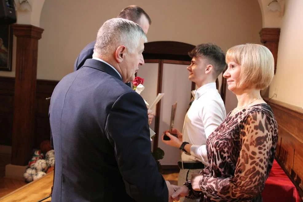 Starosta jarociński i przewodniczący rady powiatu przyznali nagrody uczniom i sportowcom [ZDJECIA]