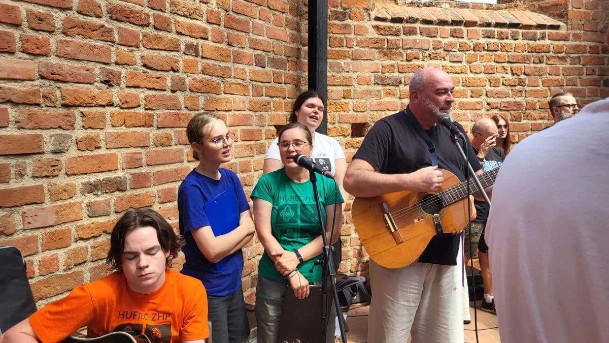 Msza Święta za zmarłych muzyków na Jarocin Festiwal 2024