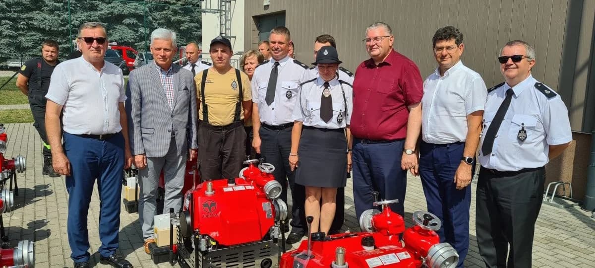 Nowy sprzęt strażacki trafił do ośmiu jednostek OSP [ZDJĘCIA]