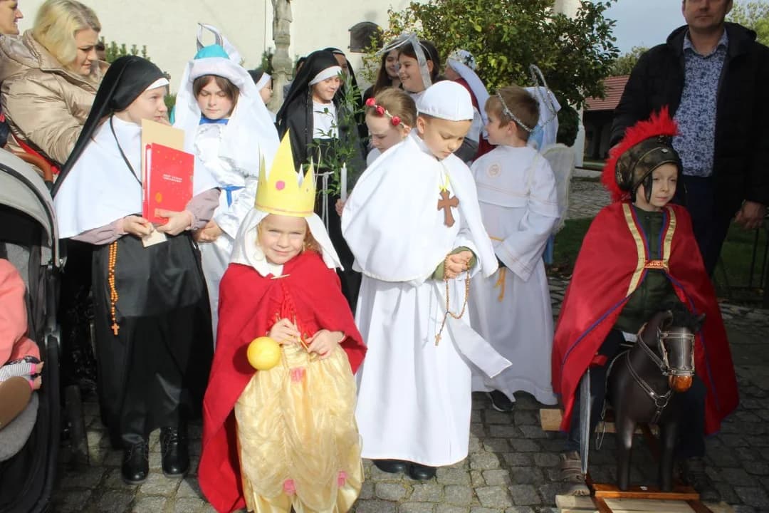 Marsz Wszystkich Świętych w parafii św. Marcina w Jarocinie — zdjęcie 3 z 73