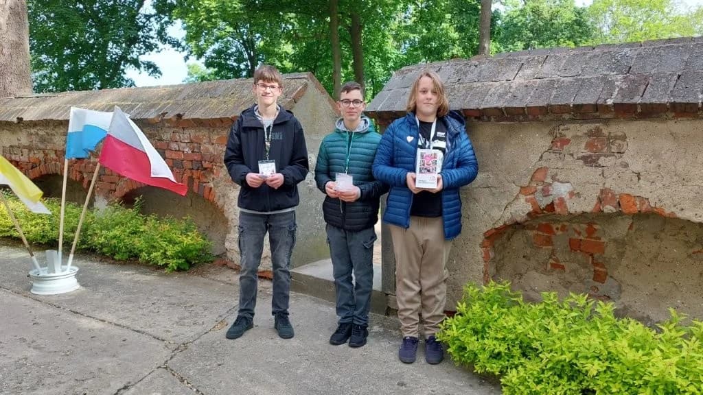 Żerków znów nie zawiódł. Uczniowie pobili ubiegłoroczny rekord zbiórki podczas Akcji Wesołych Ogrodników — zdjęcie 5 z 12