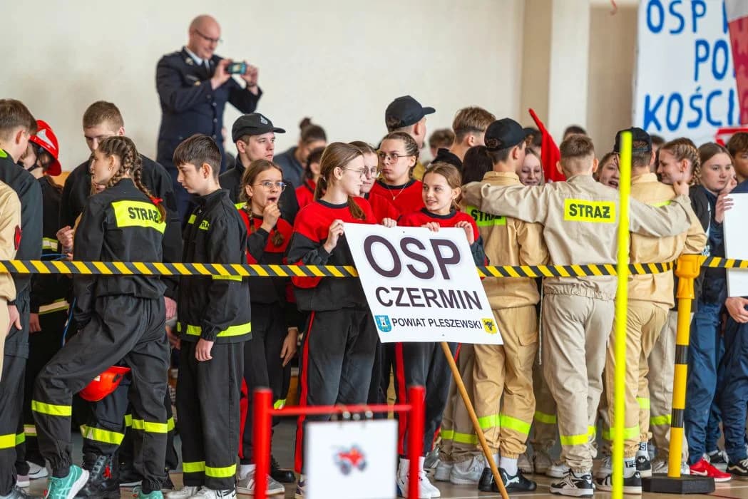 I Wojewódzkie Halowe Zawody Sportowo-Pożarnicze dla Młodzieżowych Drużyn Pożarniczych w Jarocinie [ZDJĘCIA] — zdjęcie 2 z 71