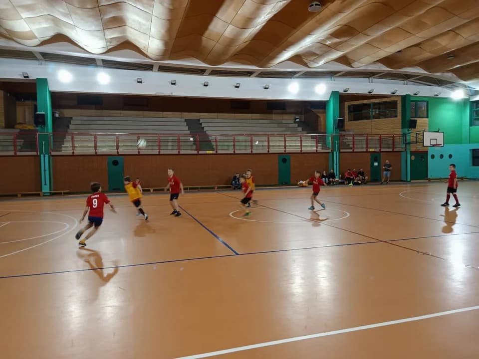 VII Gwiazdkowy Turniej Rodzinny w futsalu GKS Żerków CUP 2023 — zdjęcie 5 z 7