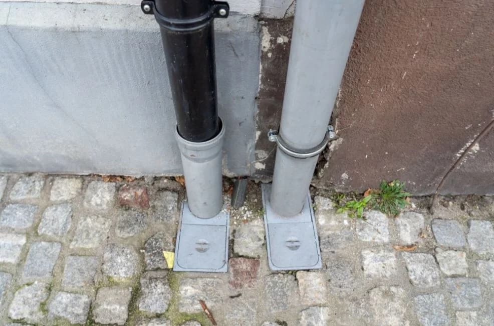 Czyszczenie rynien w jarocińskich kamienicach — zdjęcie 2 z 3