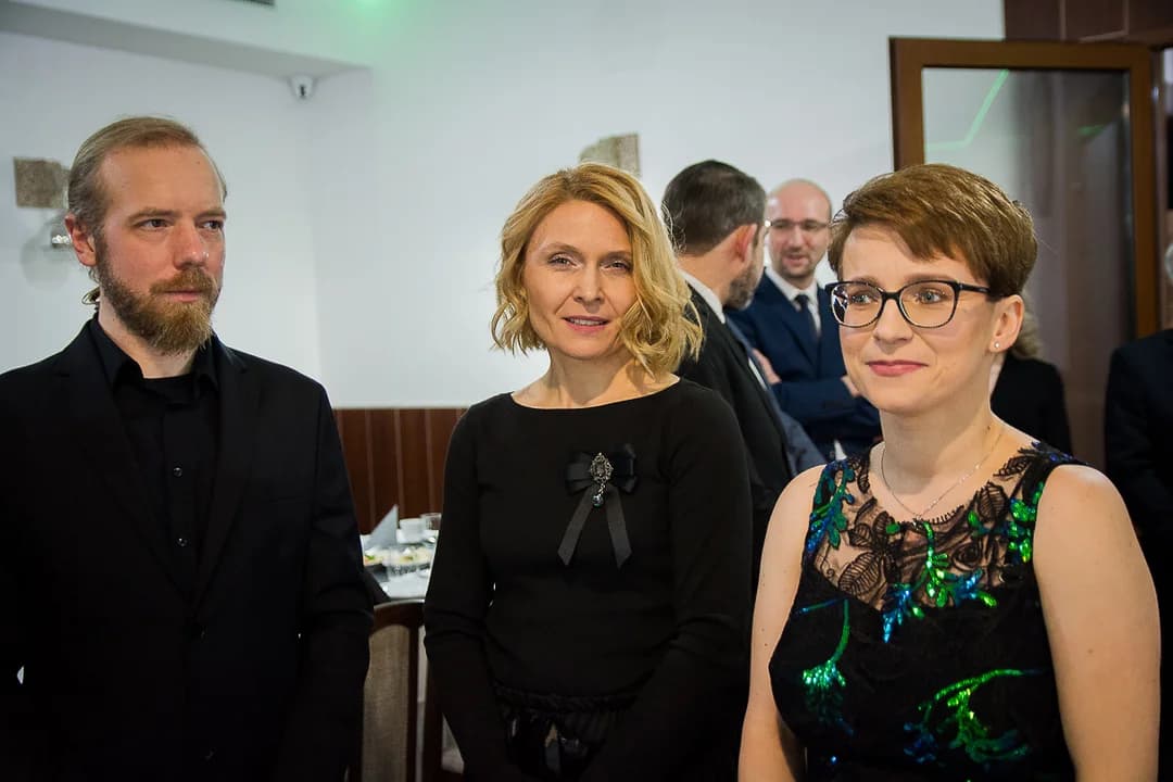 Uczniowie Zespołu Szkół Przyrodniczo - Biznesowych w Tarcach bawią się na studniówce 2024