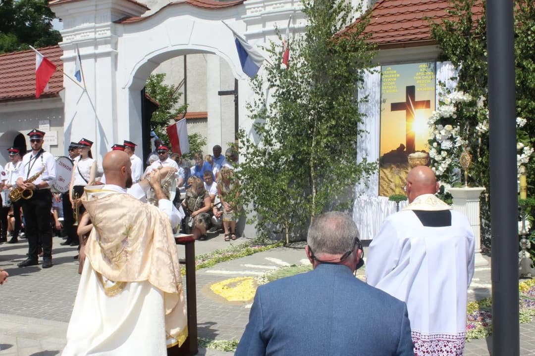 Boże Ciało w Jarocinie. Procesja z parafii św. Marcina do Chrystusa Króla — zdjęcie 6 z 314