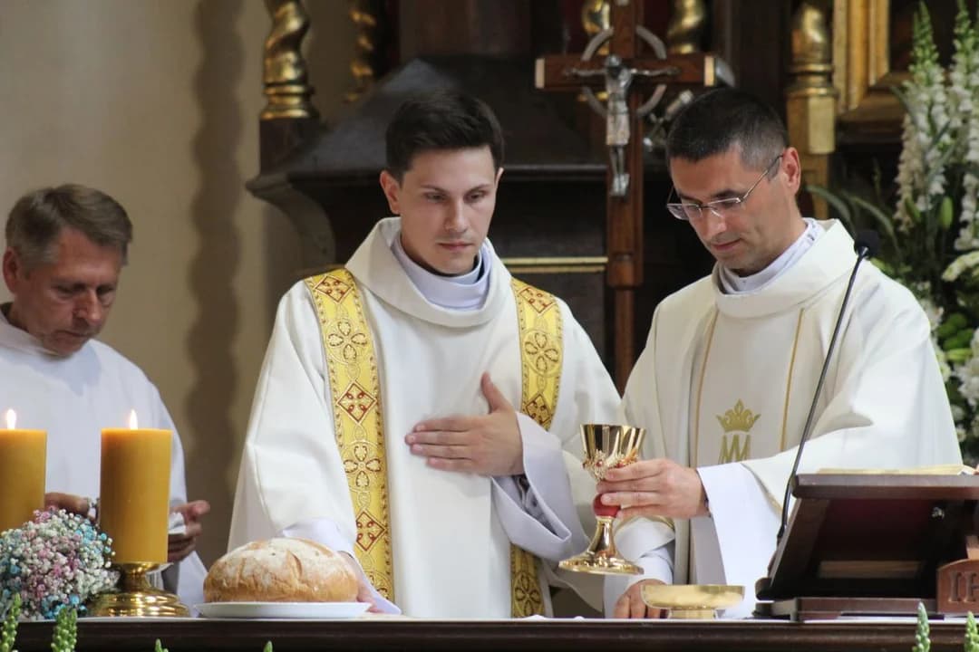 Diakon z Chrzana przyjmie święcenia kapłańskie w Poznaniu. Dzień później prymicja w Dębnie [ZDJĘCIA]