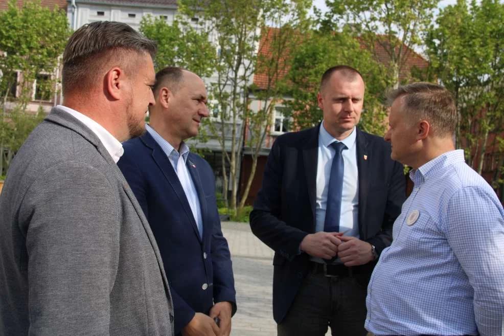 Wielkie święto na rynku - jarociński samorząd obchodzi 35. urodziny. Zobacz, kto był, a kogo zabrakło [ZDJĘCIA]