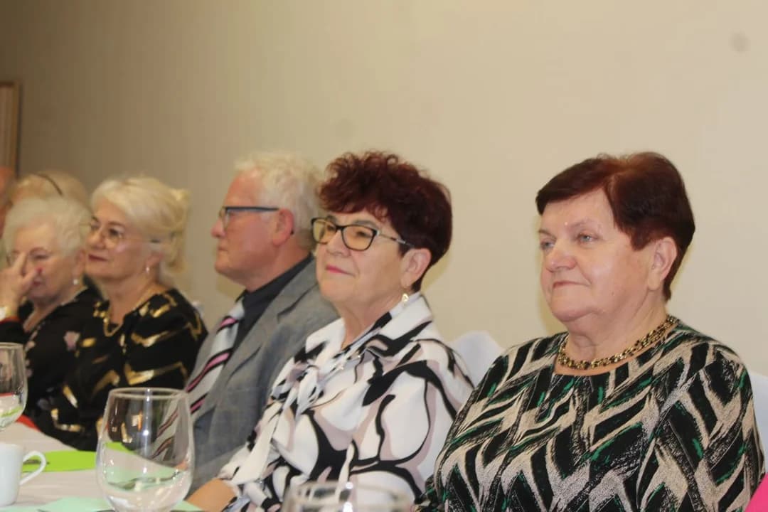 "Zawsze Młodzi" z Jarocina świętowali na zabawie podwójny jubileusz [ZDJĘCIA] — zdjęcie 3 z 119