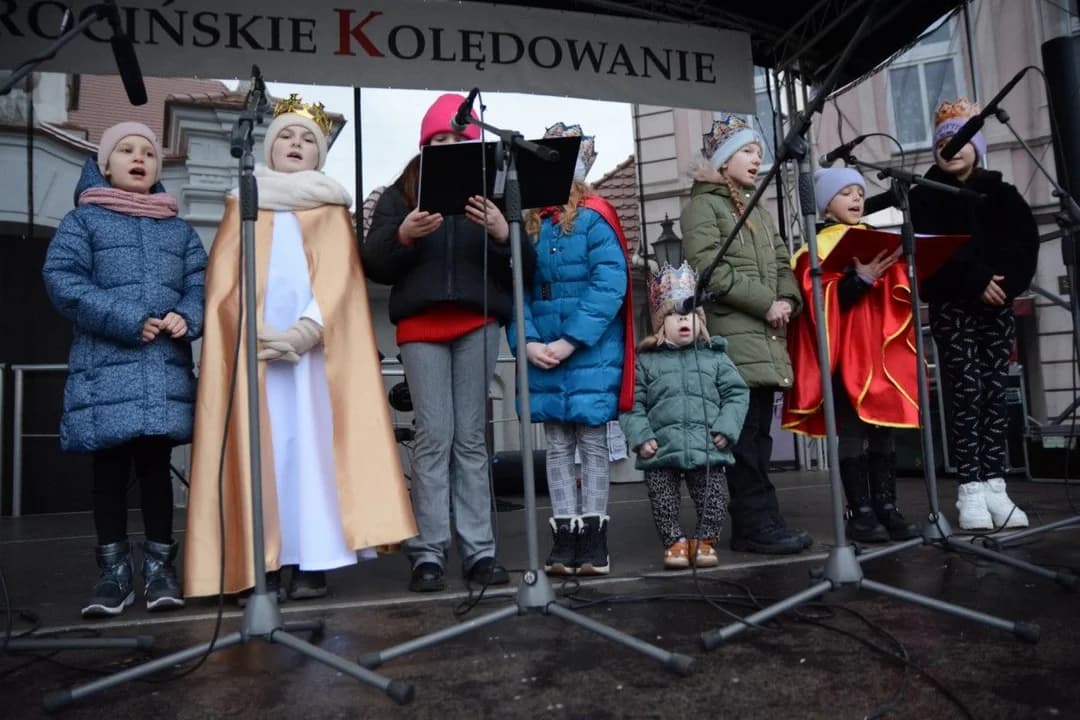 14. Jarocińskie Kolędowanie z Orszakiem Trzech Króli. Najwięcej było przedszkolaków  [ZDJĘCIA]