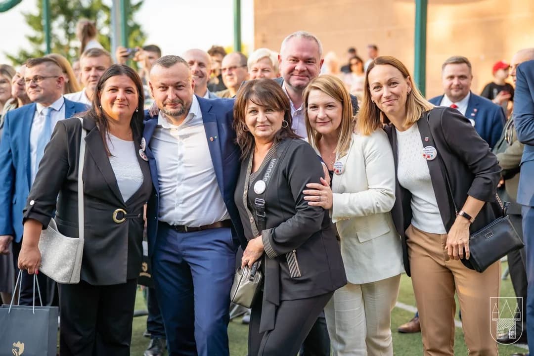 Dwa lata rządów - jaką ocenę dają burmistrzowi mieszkańcy, jaką radni? Jest piątka, ale i jedynka...