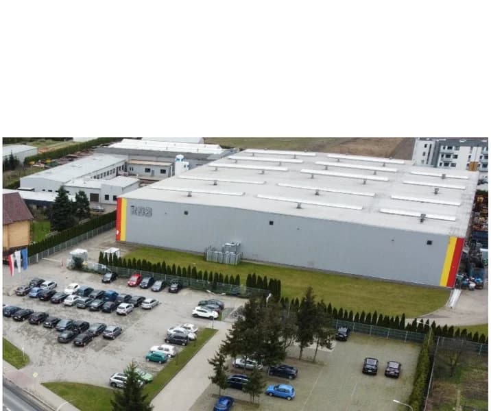 Armia zakupiła ponad 3 ha gruntu wraz z zabudowaniami w centrum Jarocina, które należały STEEL RBB. Plan? Rozbudowa i modernizacja. Choć wojsko na razie nie chce mówić o szczegółach, słychać, że w niedalekiej perspektywie może to oznaczać znacznie zwiększenie zatrudnienia, a także zmianę statusu. Bardzo ciekawie rysują się też plany STEEL RBB.