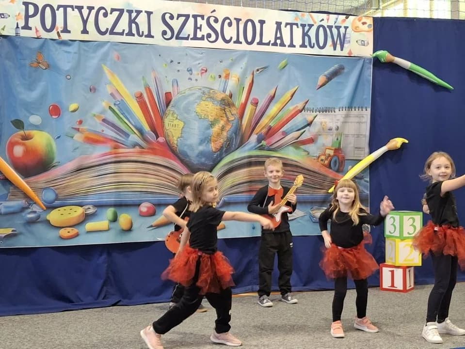 „Potyczki sześciolatków” w jarocińskiej „trójce” czyli energia, dobra zabawa i duch rywalizacji. Kto był najlepszy? [ZDJĘCIA, SONDA]