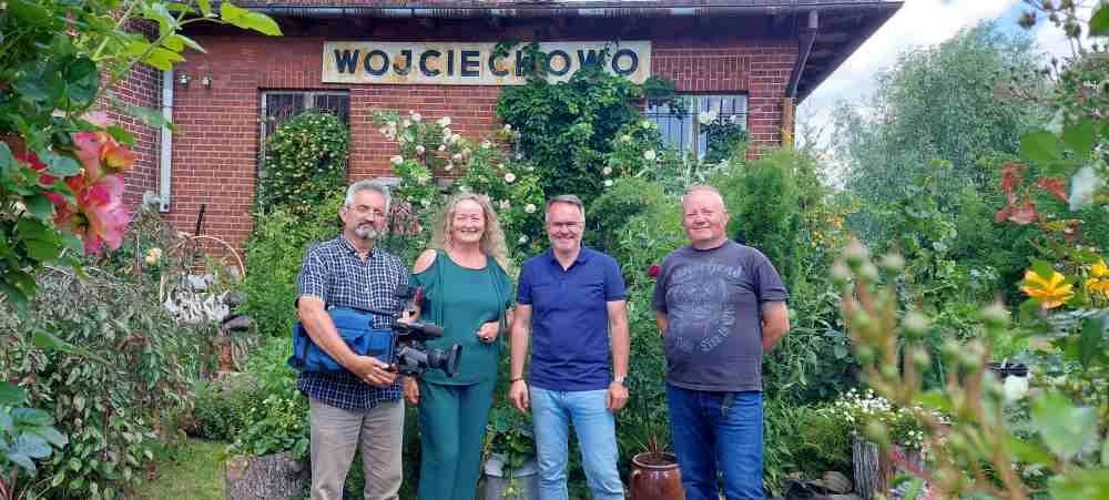 Ogród przy torze kolejowym w Wojciechowie na antenie TVP1