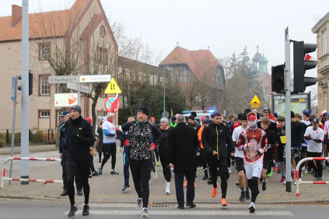 Pobiegli z Jarocina do Mieszkowa 14. raz, aby uczcić pamięć naszych lokalnych bohaterów [ZDJĘCIA]