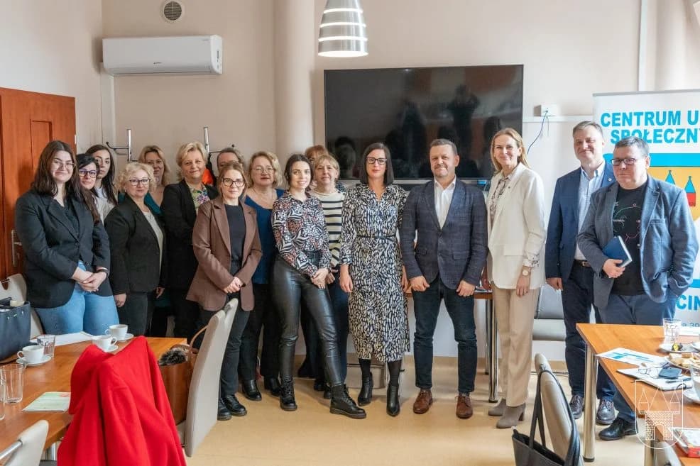poprawić bezpieczeństwo jarocińskim seniorom - zwłaszcza tym samotnym, rozmawiano w Centrum Usług Społecznych — zdjęcie 5 z 5
